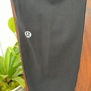 Lululemon leggings w/pockets full length, size 8